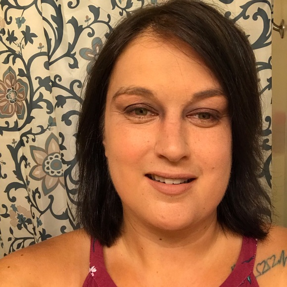 Meet your Posher, Melissa - Picture 1 of 1